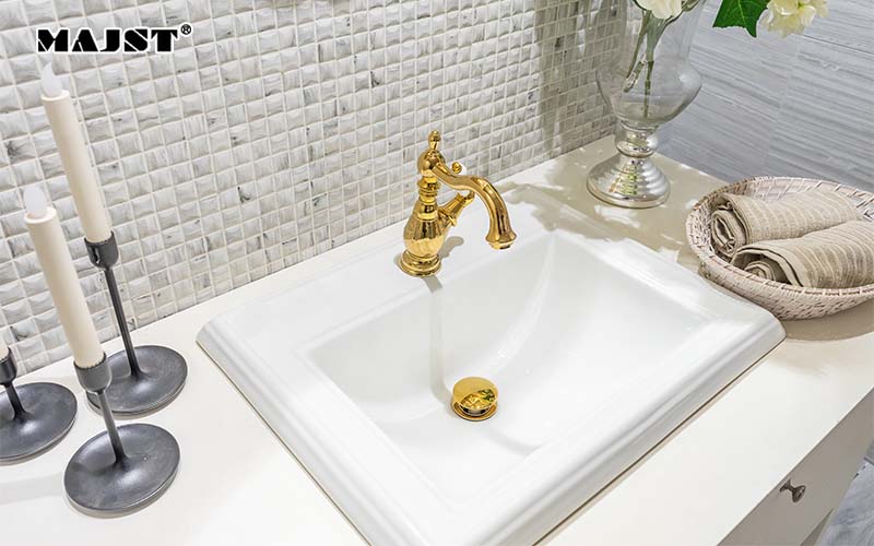 Lavabo âm bàn